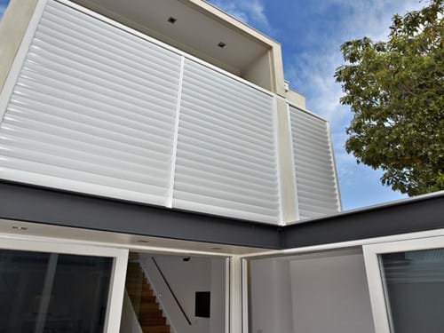 Enclose your balcony with Louvre Blade Balcony Screen by Bayside Privacy Screens