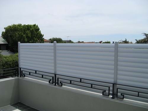 Quality and custom fitted Louvre Blade Balcony Screen