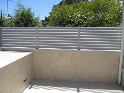 Enclose your courtyard with Louvre Blade Balcony Screen by Bayside Privacy Screens